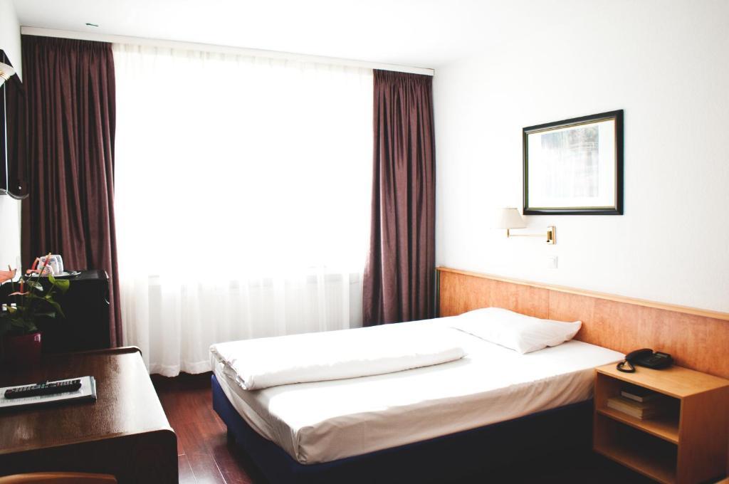 Rugs Hotel Duesseldorf Pokoj fotografie